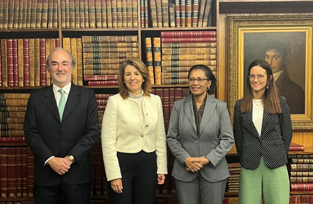 Ministra da Justiça de Cabo Verde visita o Centro de Arbitragem Comercial!